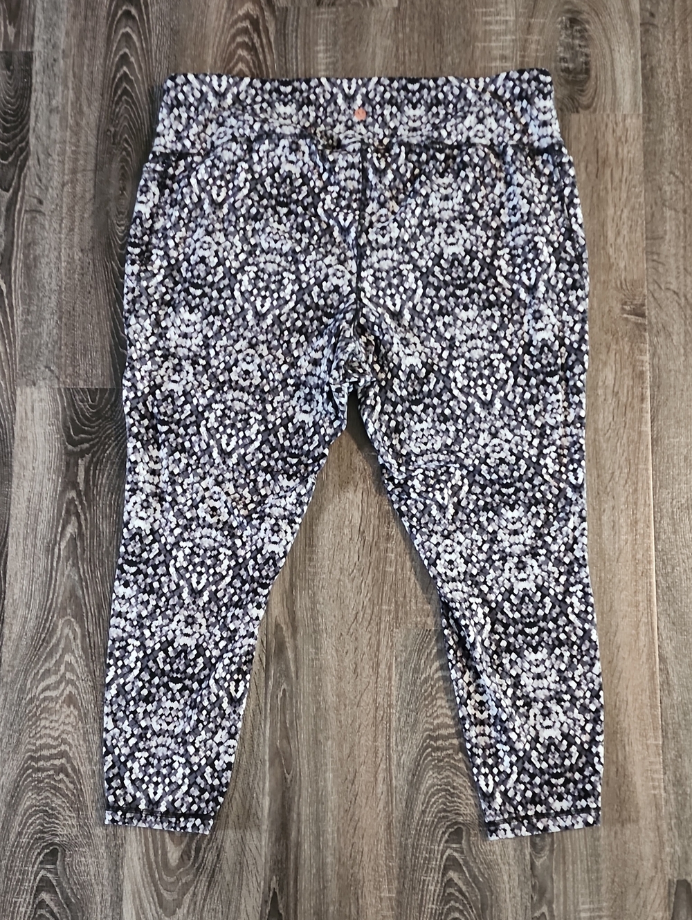 🌵 LIVI Pocket Leggings 🌵 - Picture 3 of 4